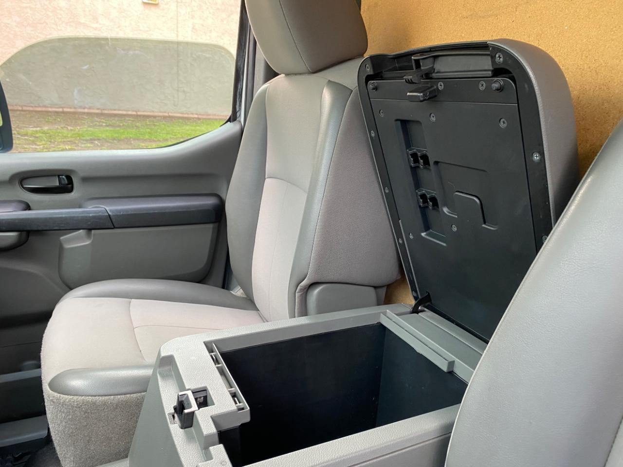 Nissan NV photo 47