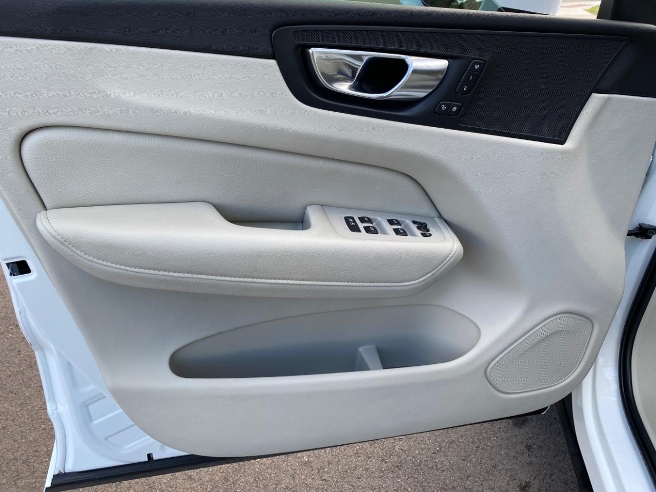 Volvo XC60 B5 AWD Momentum 2022