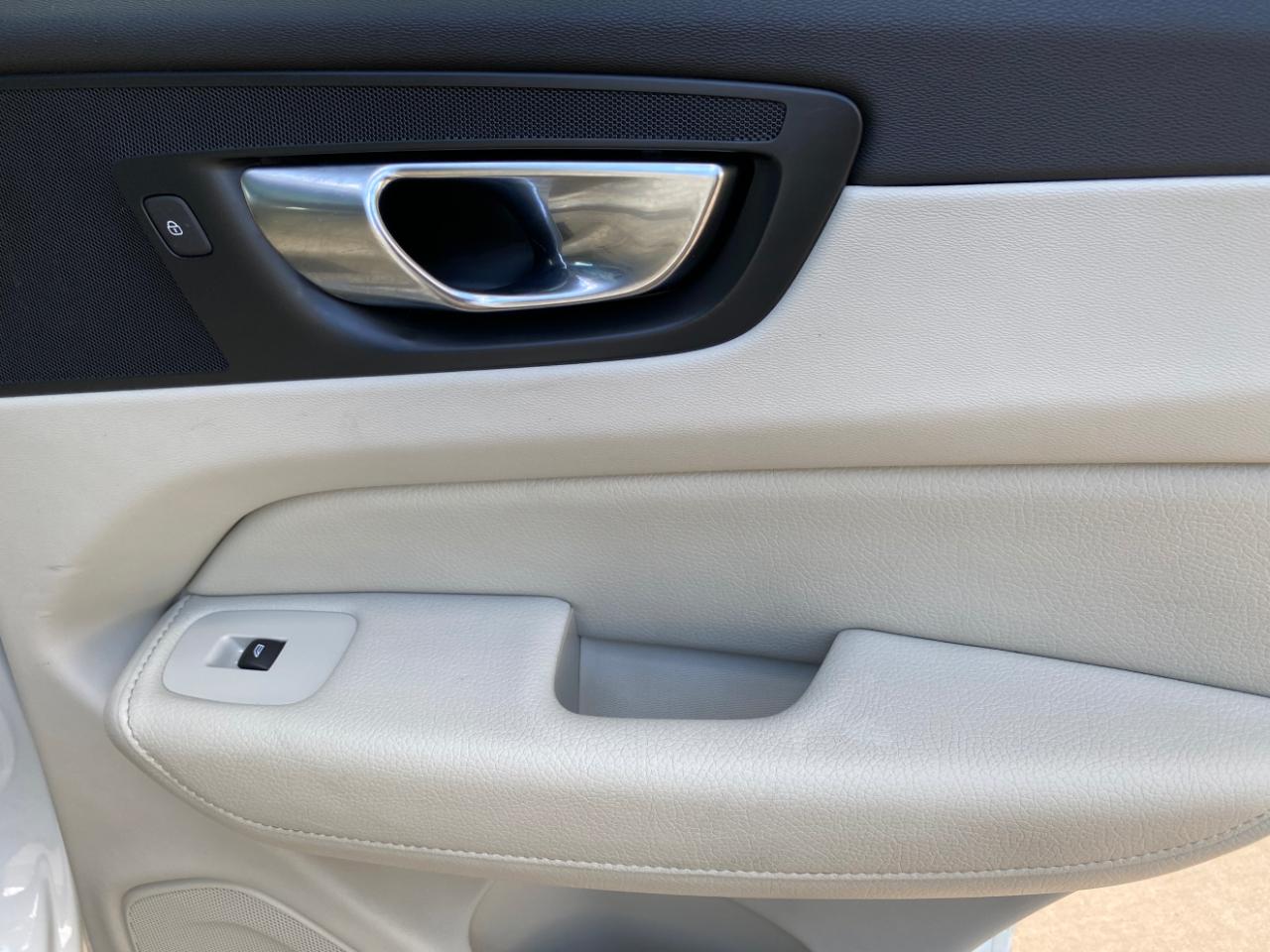 Volvo XC60 B5 AWD Momentum 2022