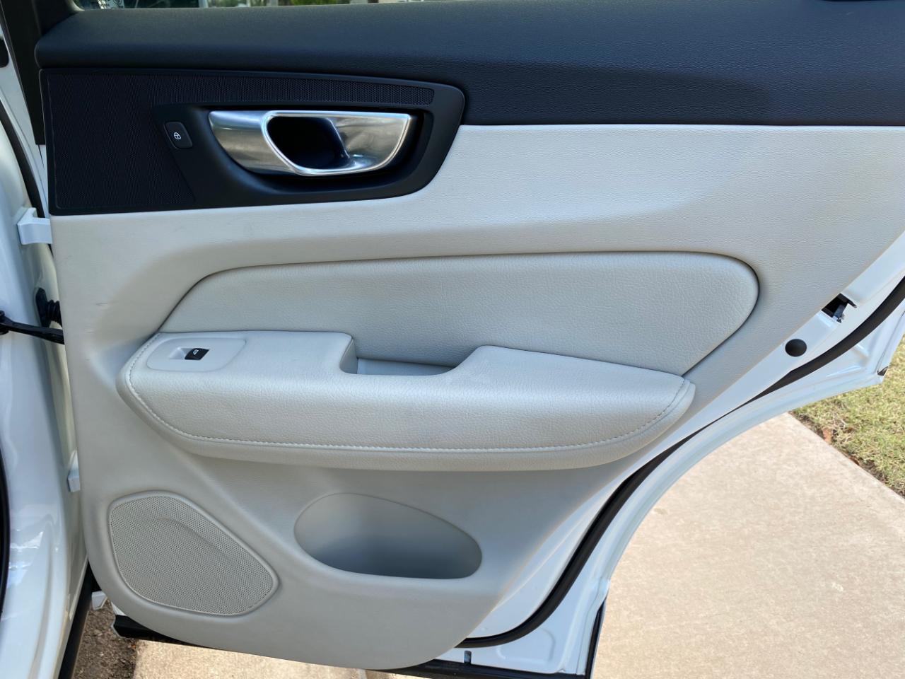 Volvo XC60 B5 AWD Momentum 2022