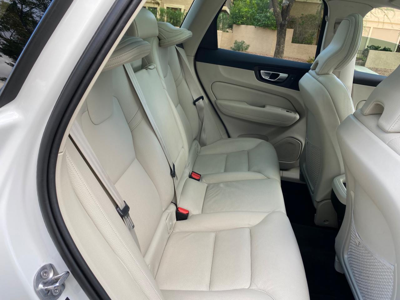 Volvo XC60 B5 AWD Momentum 2022