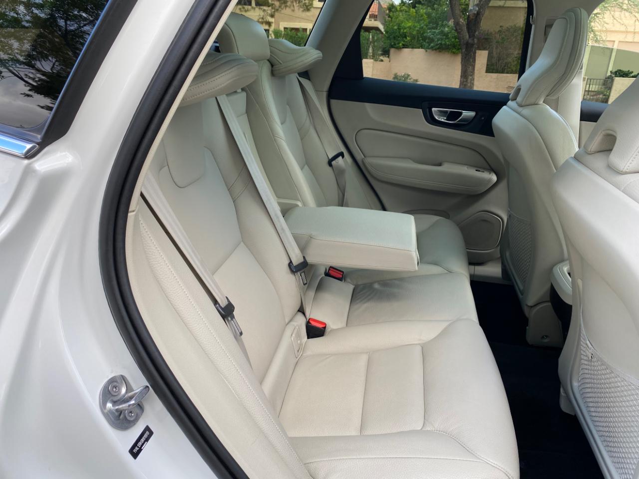 Volvo XC60 B5 AWD Momentum 2022