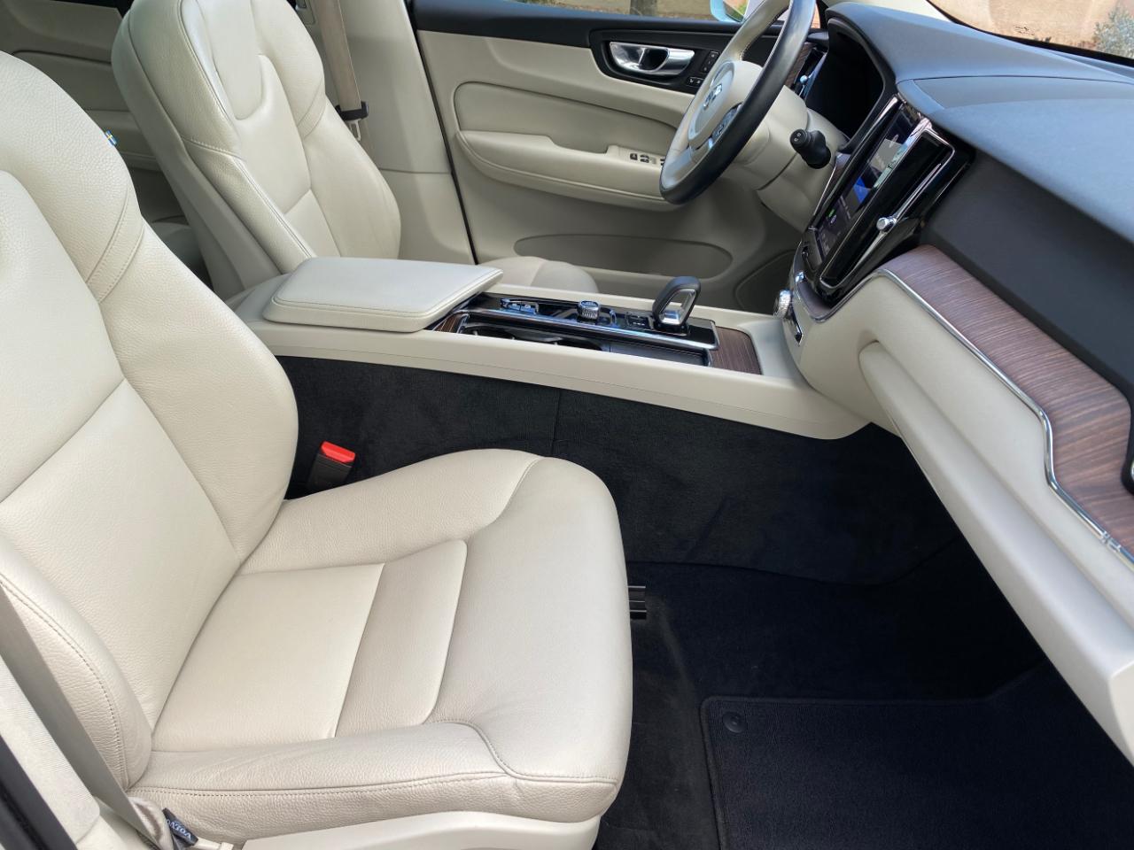 Volvo XC60 B5 AWD Momentum 2022
