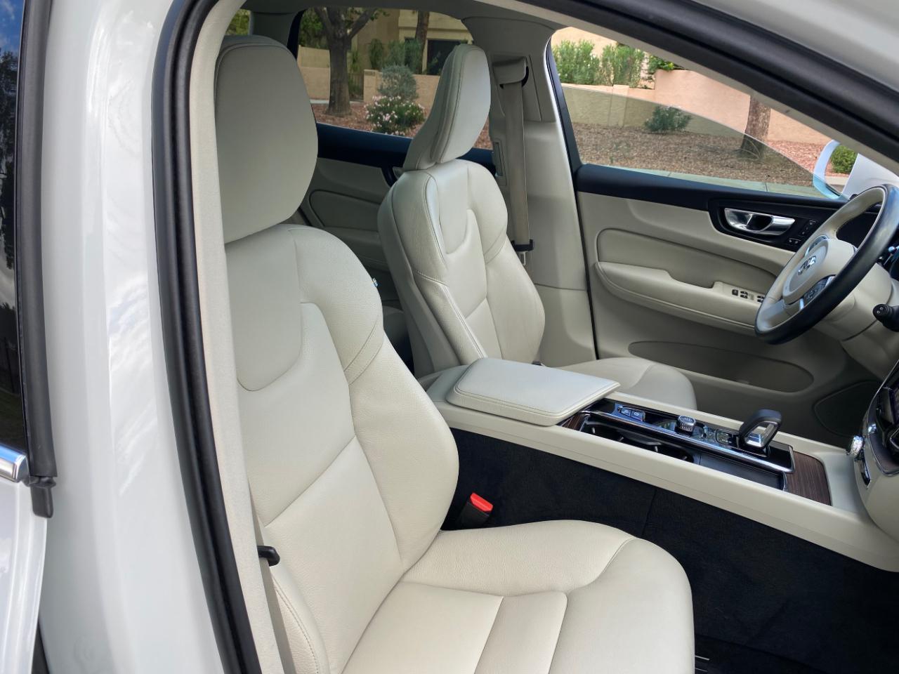 Volvo XC60 B5 AWD Momentum 2022