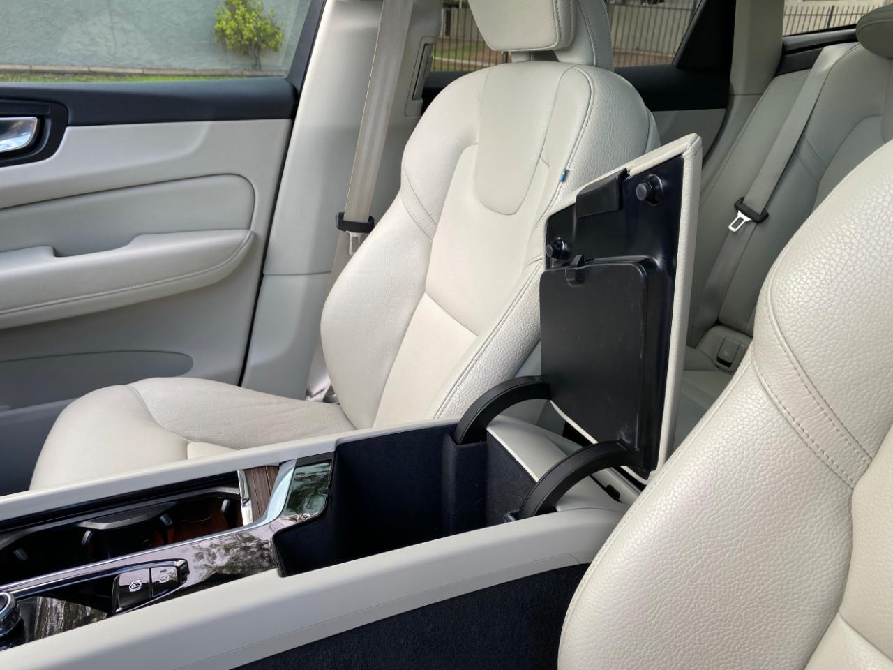 Volvo XC60 B5 AWD Momentum 2022