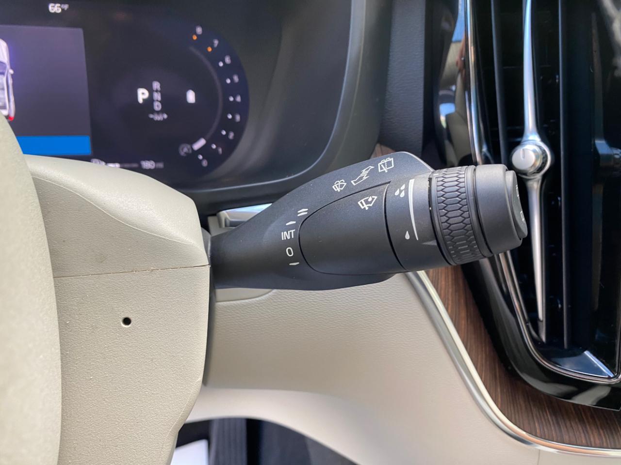 Volvo XC60 B5 AWD Momentum 2022