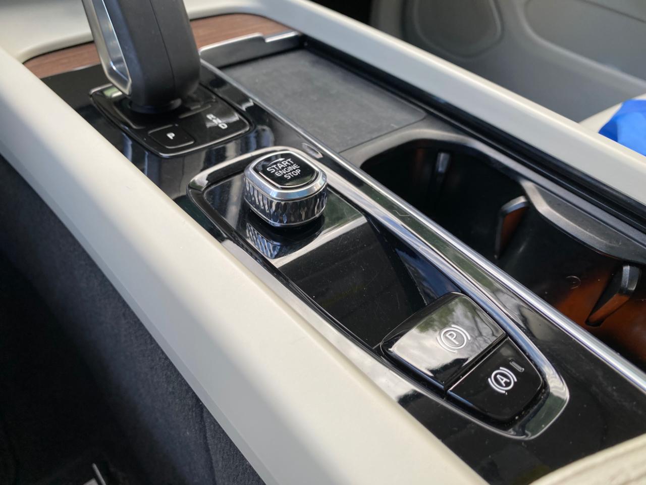 Volvo XC60 B5 AWD Momentum 2022