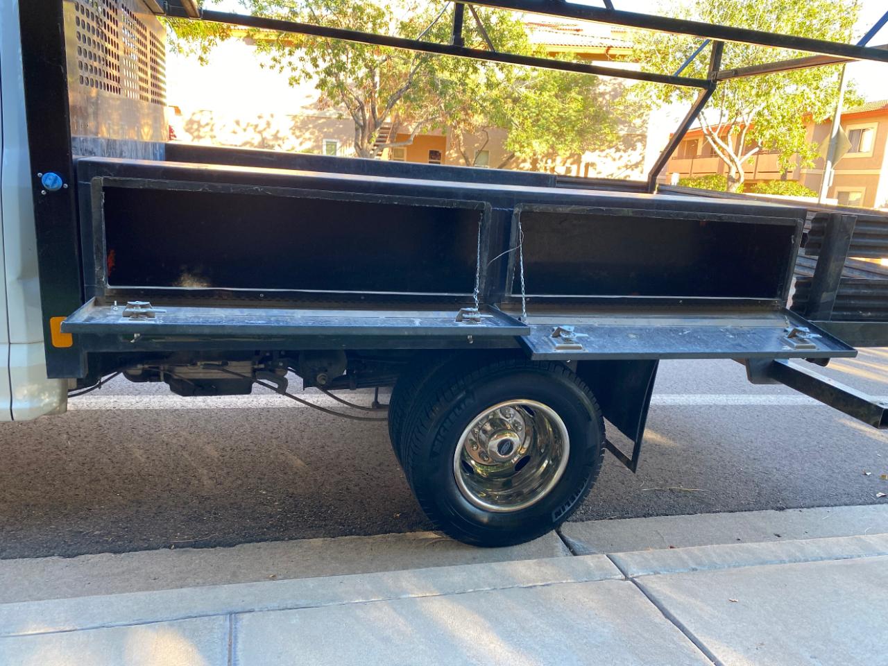 Ford Super Duty F-350 DRW XL 2WD Crew Cab 179" WB 60" CA 2019