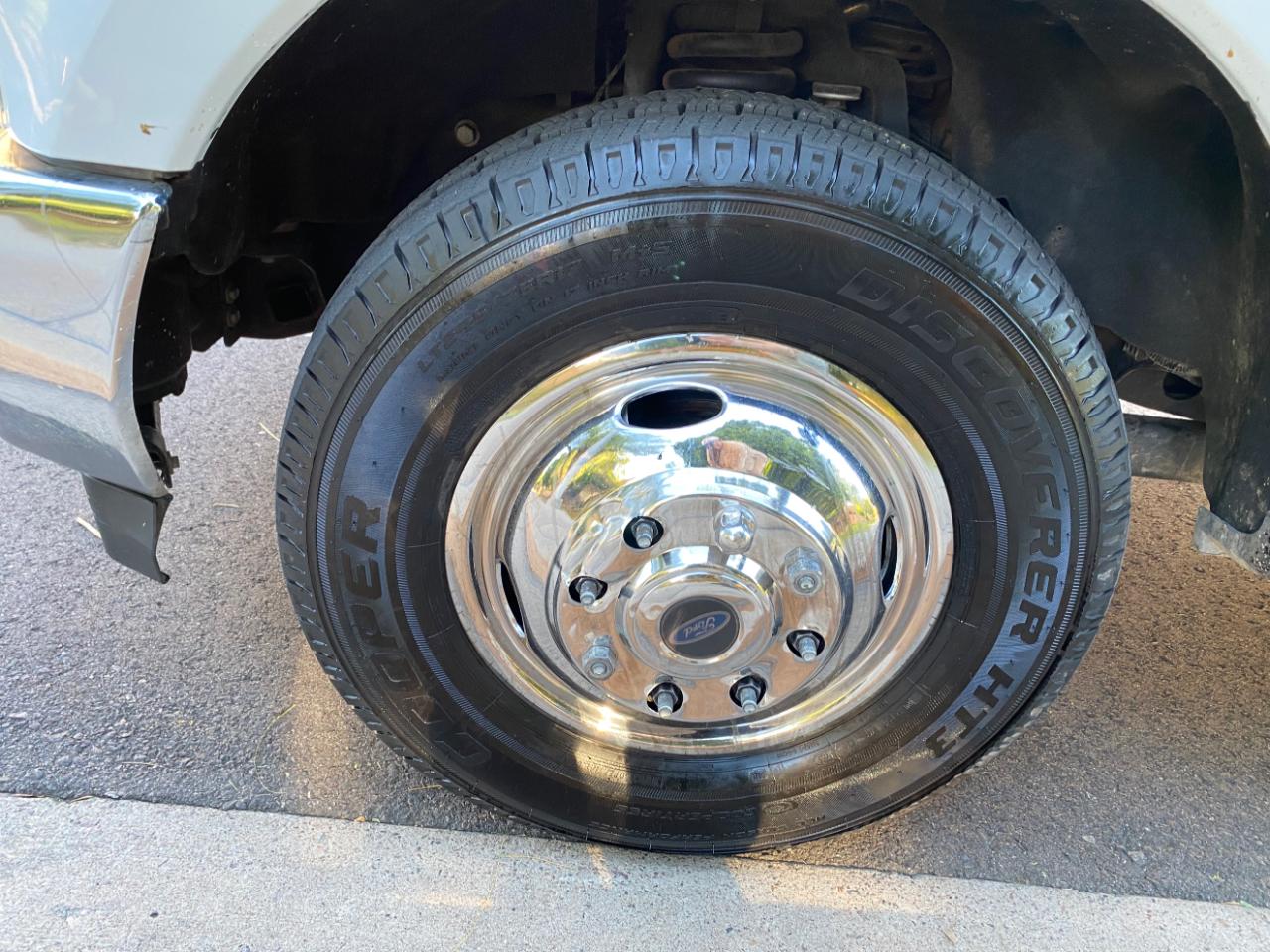 Ford Super Duty F-350 DRW XL 2WD Crew Cab 179" WB 60" CA 2019