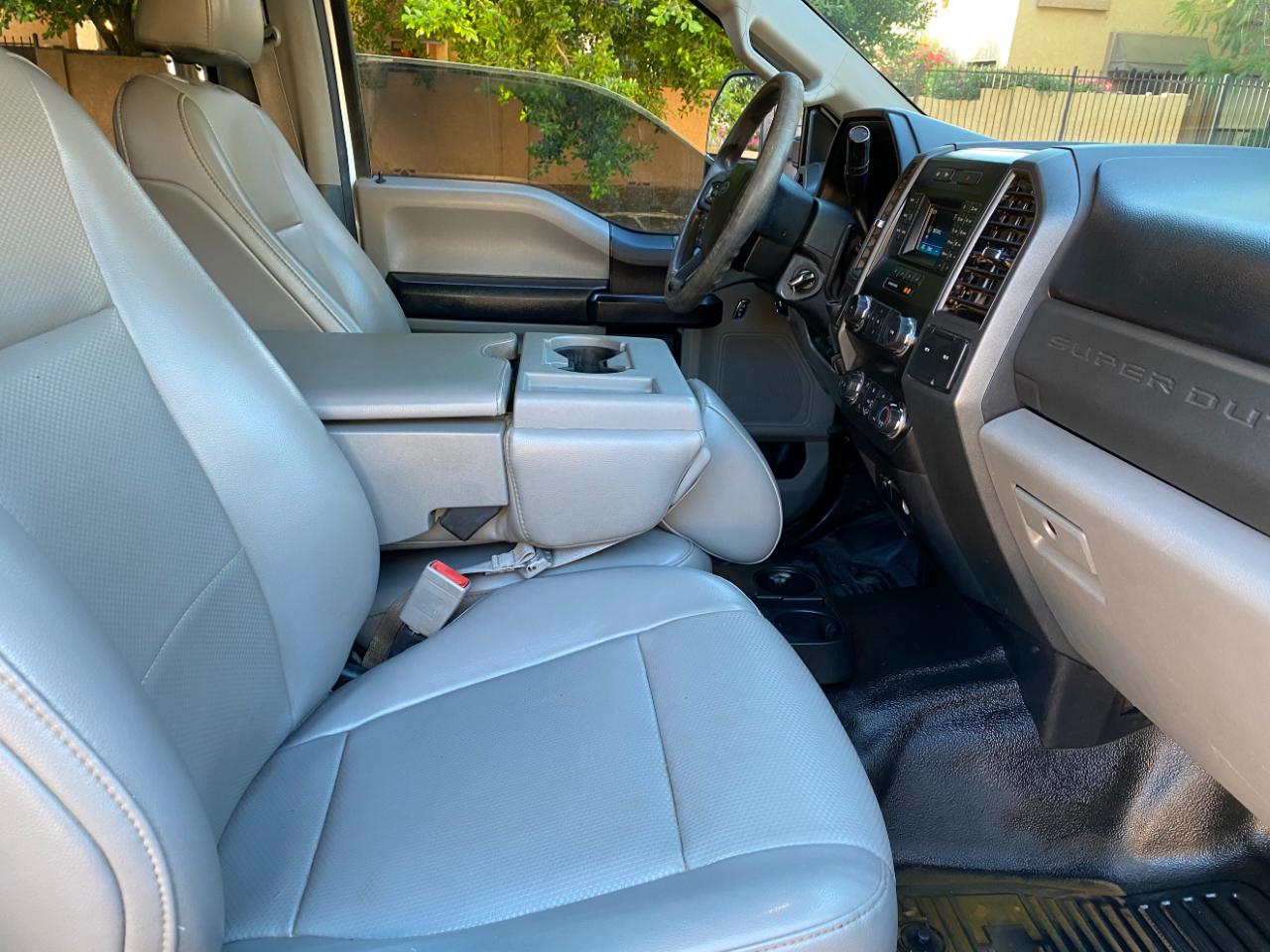 Ford Super Duty F-350 DRW XL 2WD Crew Cab 179" WB 60" CA 2019