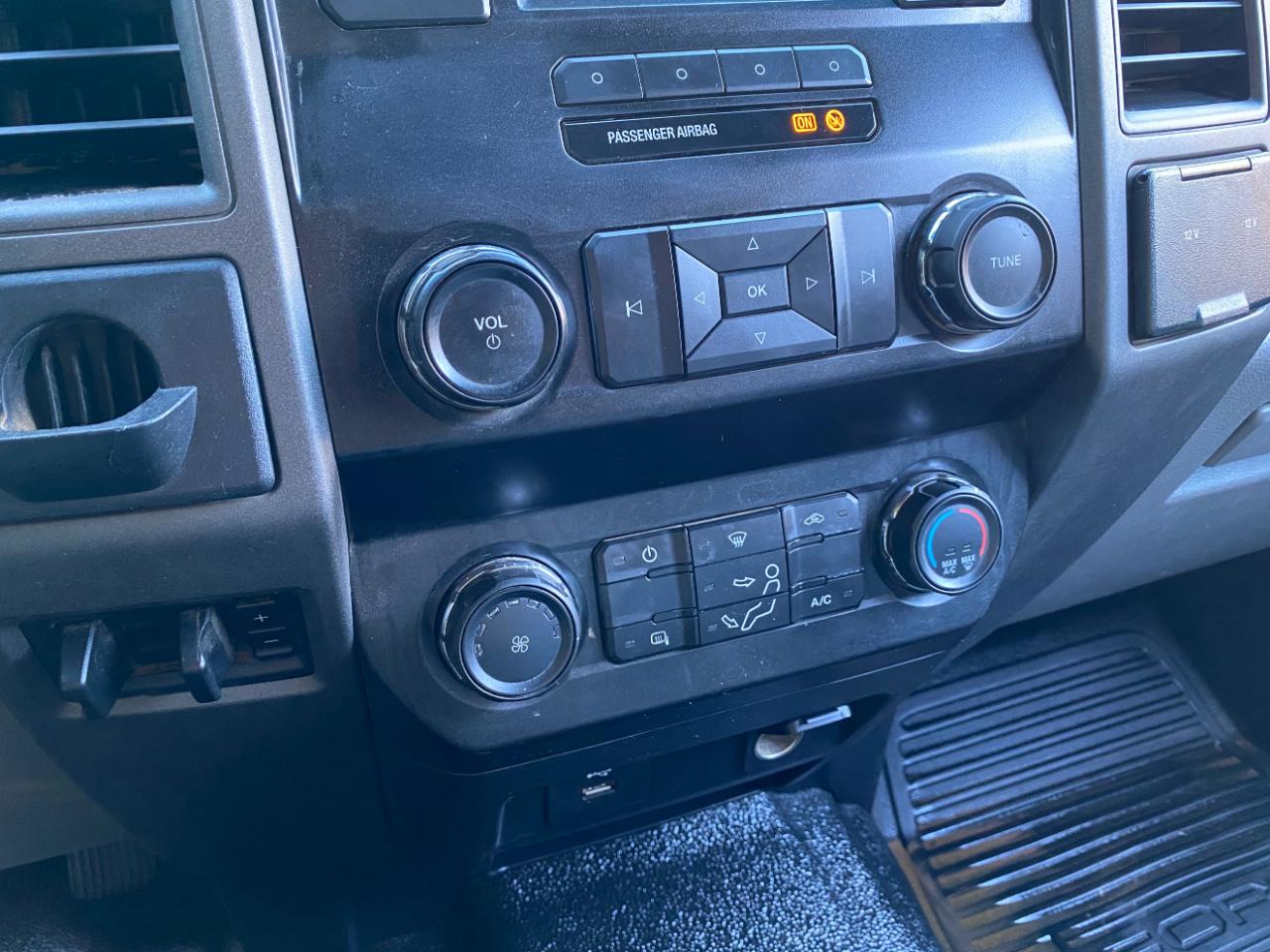 Ford Super Duty F-350 DRW XL 2WD Crew Cab 179" WB 60" CA 2019