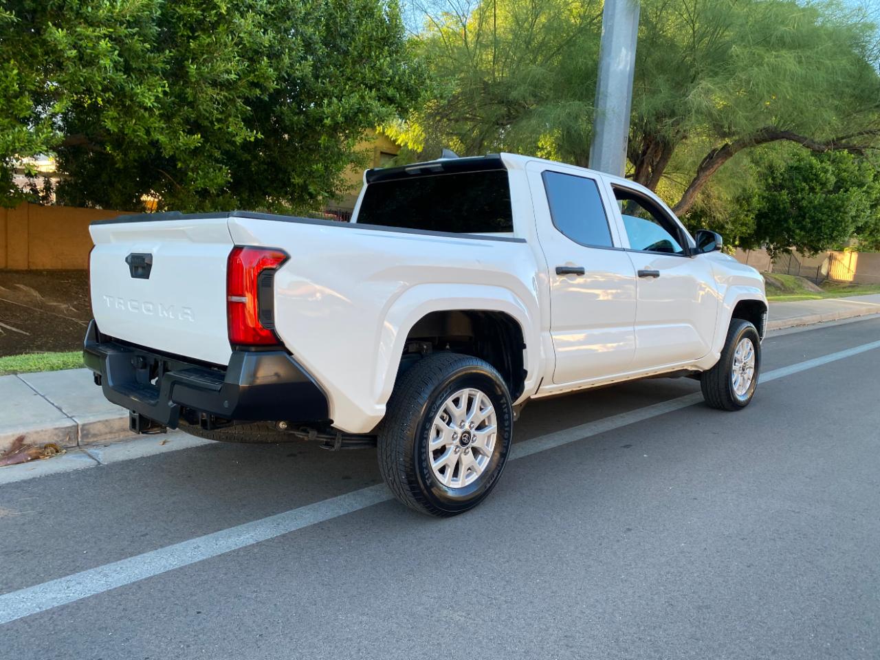 Toyota Tacoma 2WD SR Double Cab 5' Bed AT (Natl) 2025