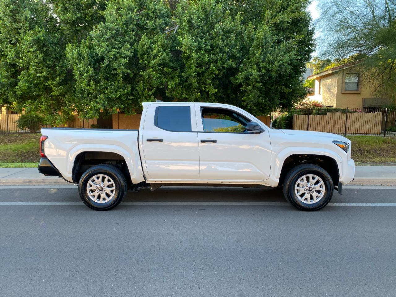 Toyota Tacoma 2WD SR Double Cab 5' Bed AT (Natl) 2025