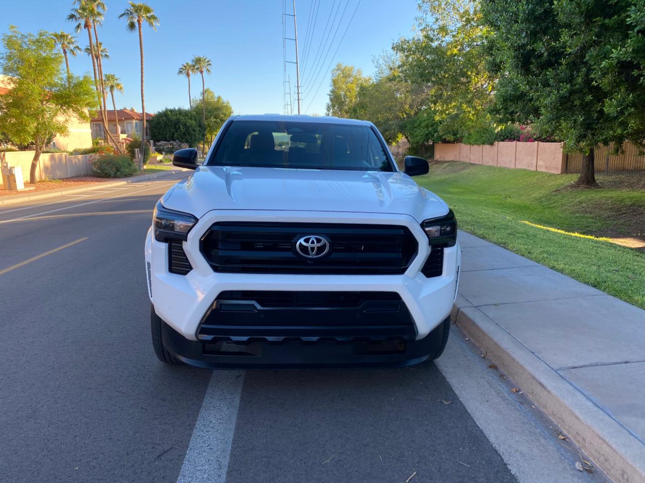 Toyota Tacoma 2WD SR Double Cab 5' Bed AT (Natl) 2025