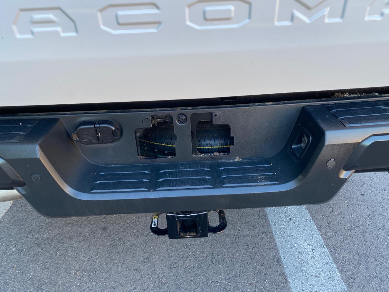 Toyota Tacoma 2WD SR Double Cab 5' Bed AT (Natl) 2025