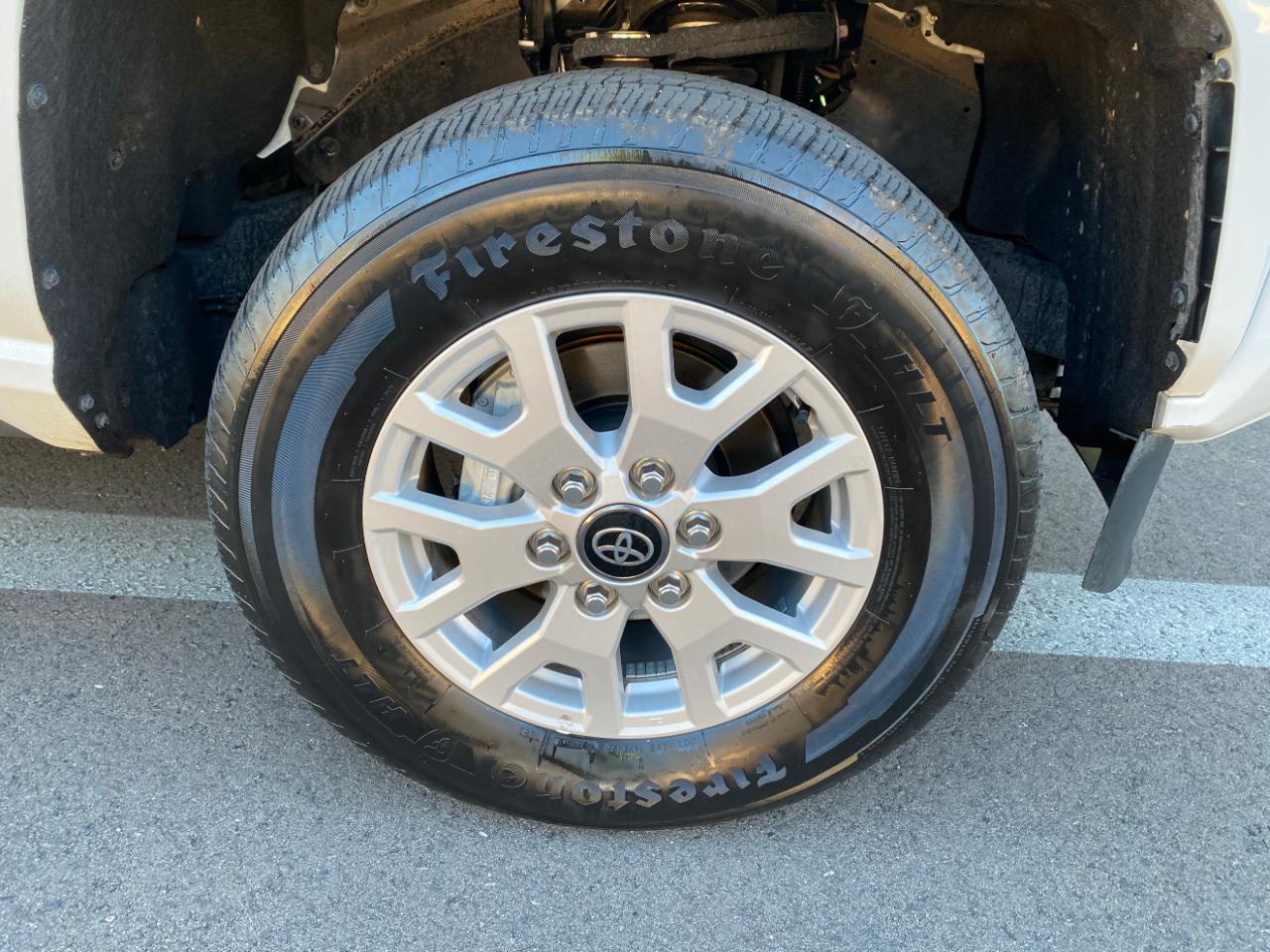 Toyota Tacoma 2WD SR Double Cab 5' Bed AT (Natl) 2025