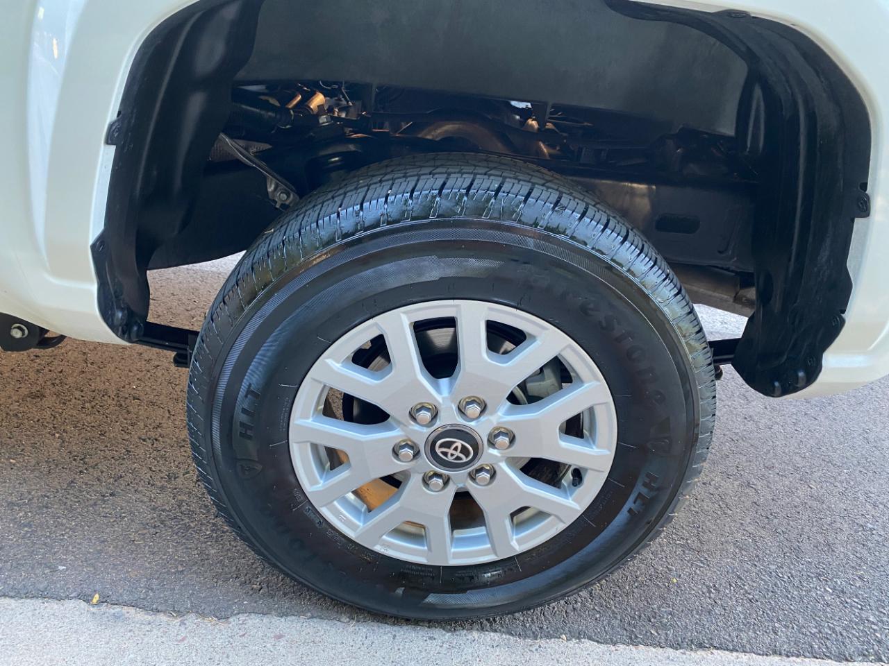 Toyota Tacoma 2WD SR Double Cab 5' Bed AT (Natl) 2025