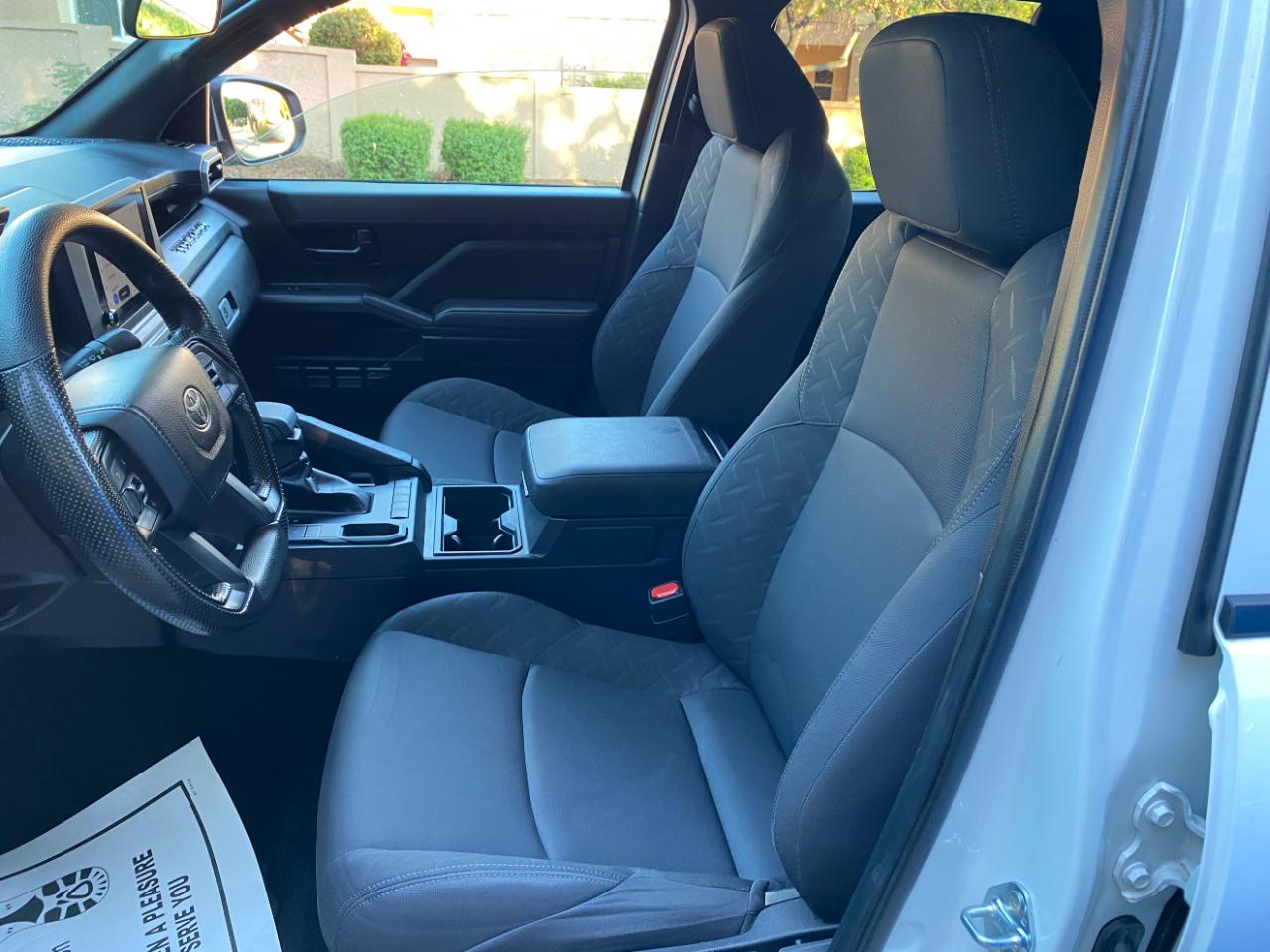 Toyota Tacoma 2WD SR Double Cab 5' Bed AT (Natl) 2025