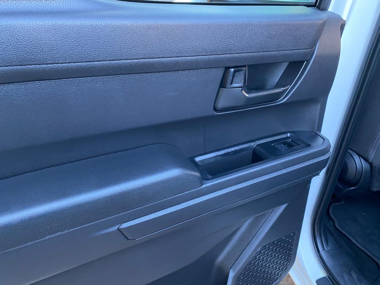Toyota Tacoma 2WD SR Double Cab 5' Bed AT (Natl) 2025