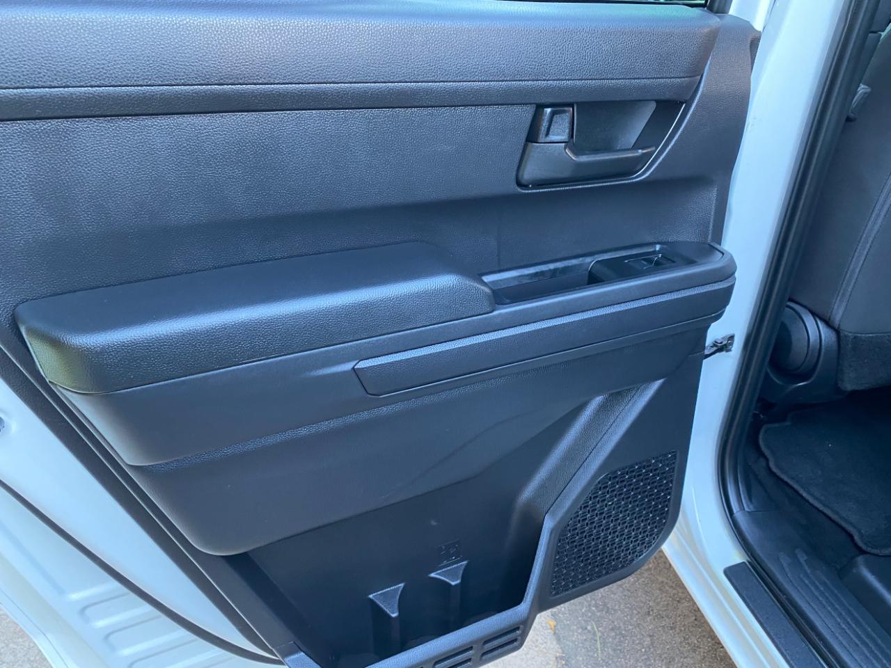 Toyota Tacoma 2WD SR Double Cab 5' Bed AT (Natl) 2025
