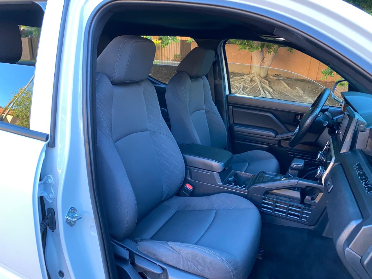 Toyota Tacoma 2WD SR Double Cab 5' Bed AT (Natl) 2025