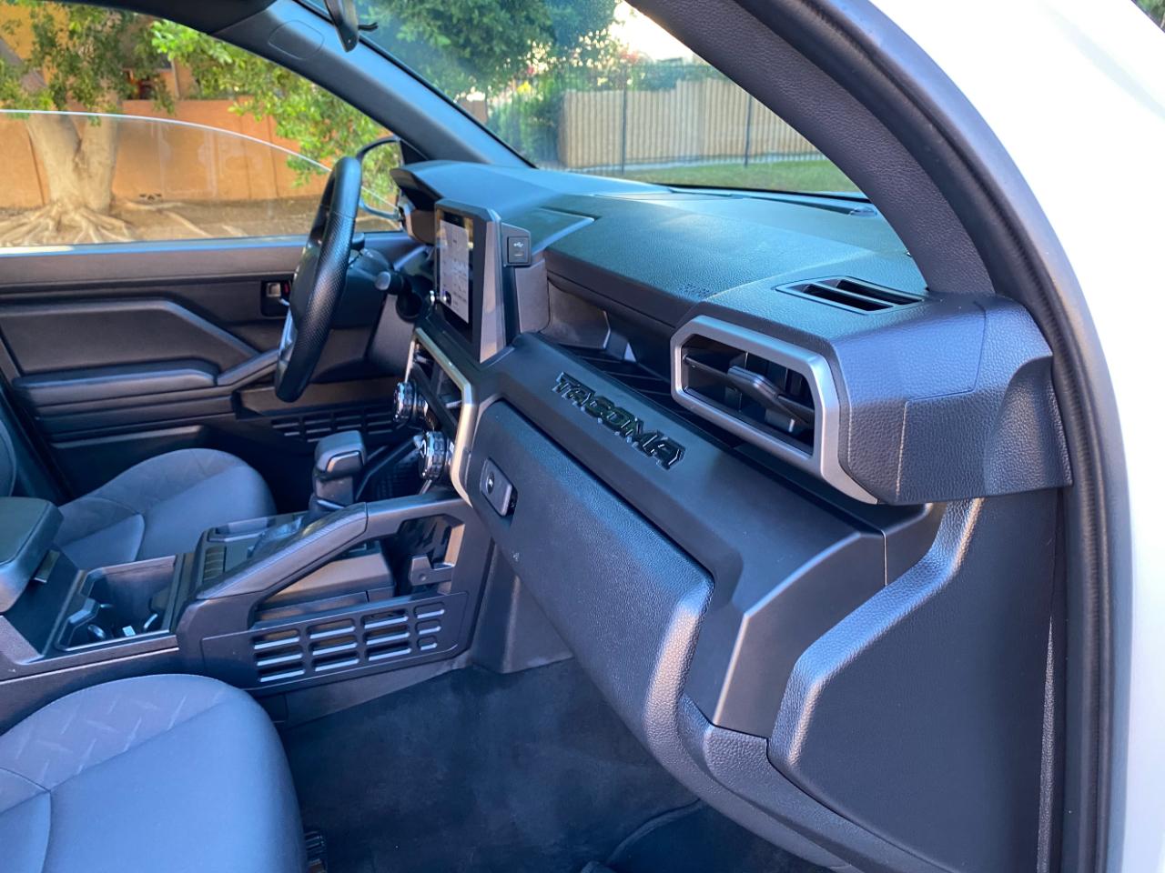 Toyota Tacoma 2WD SR Double Cab 5' Bed AT (Natl) 2025