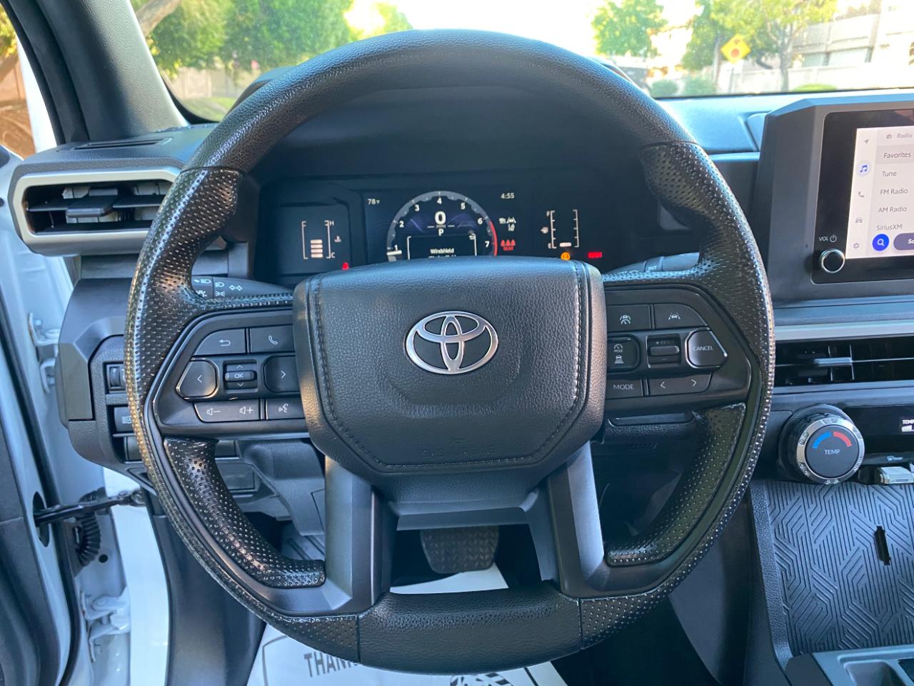 Toyota Tacoma 2WD SR Double Cab 5' Bed AT (Natl) 2025