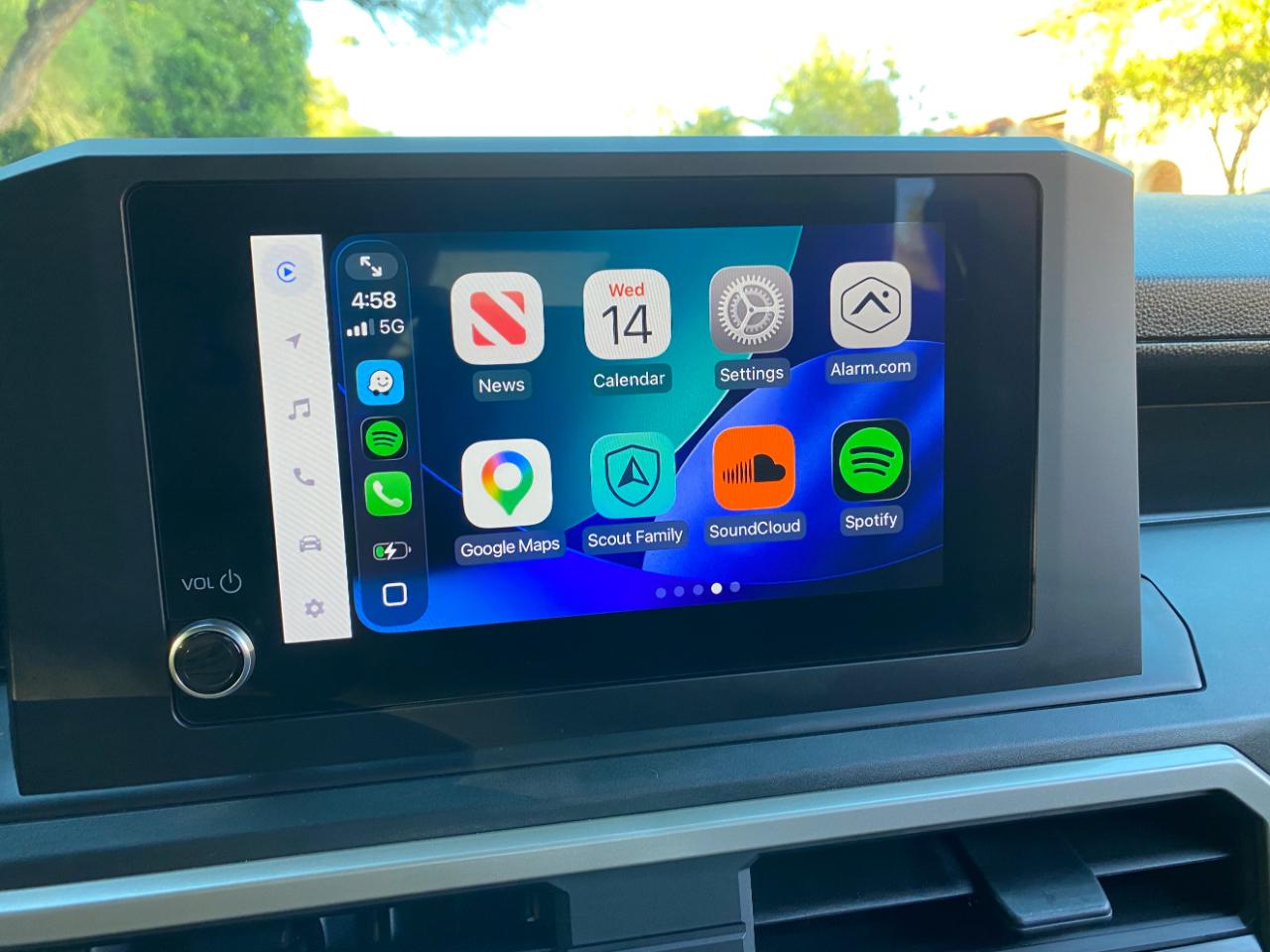 Toyota Tacoma 2WD SR Double Cab 5' Bed AT (Natl) 2025