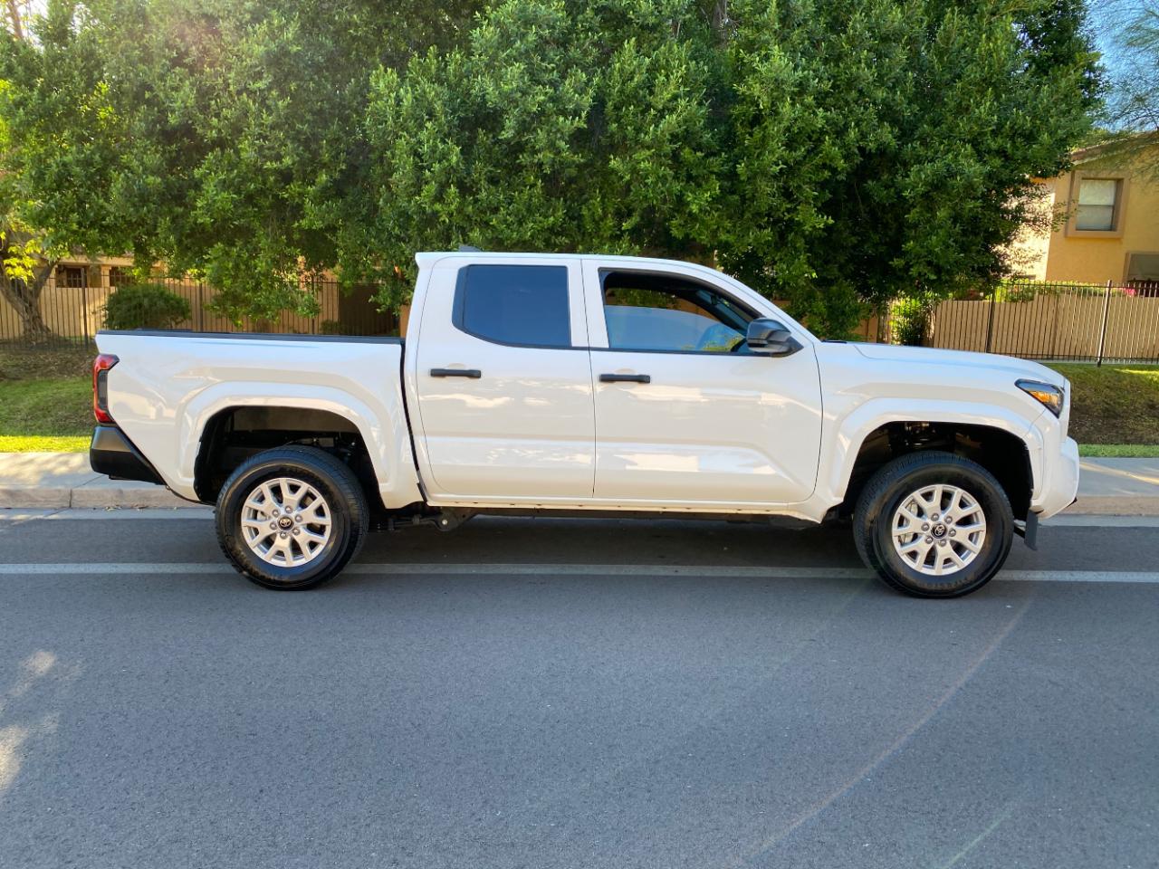 Toyota Tacoma 2WD SR Double Cab 5' Bed AT (Natl) 2025