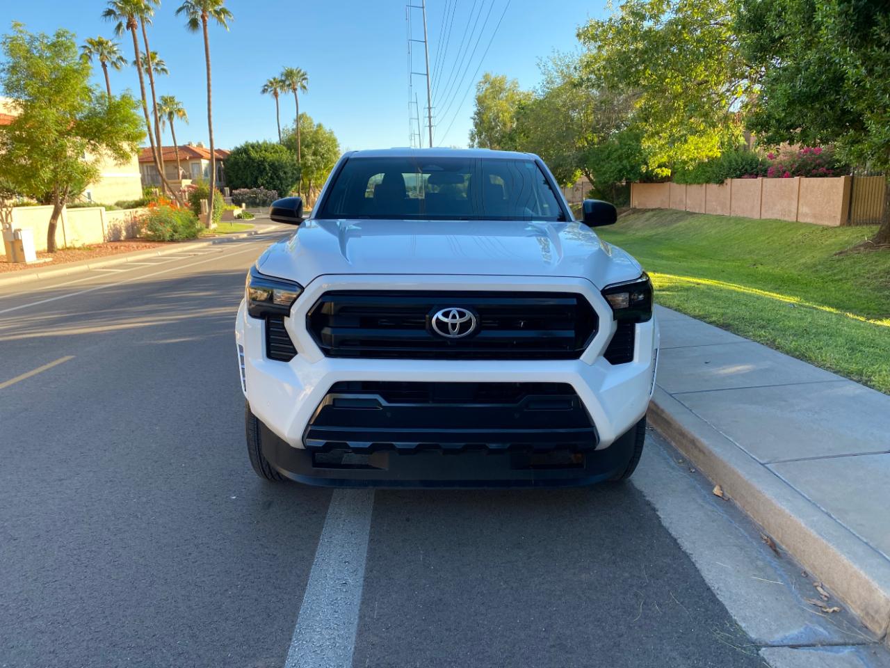 Toyota Tacoma 2WD SR Double Cab 5' Bed AT (Natl) 2025
