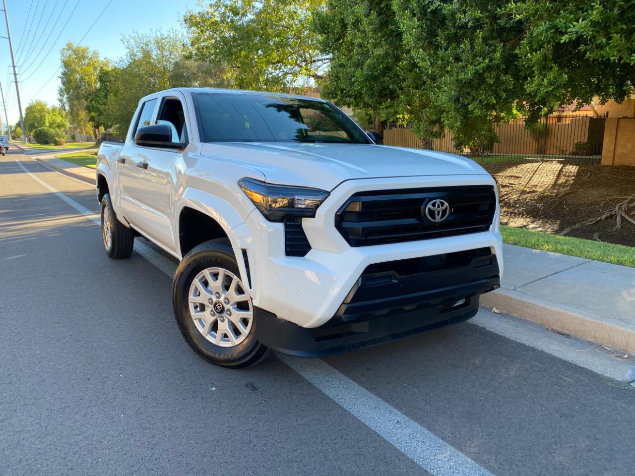 Toyota Tacoma 2WD SR Double Cab 5' Bed AT (Natl) 2025