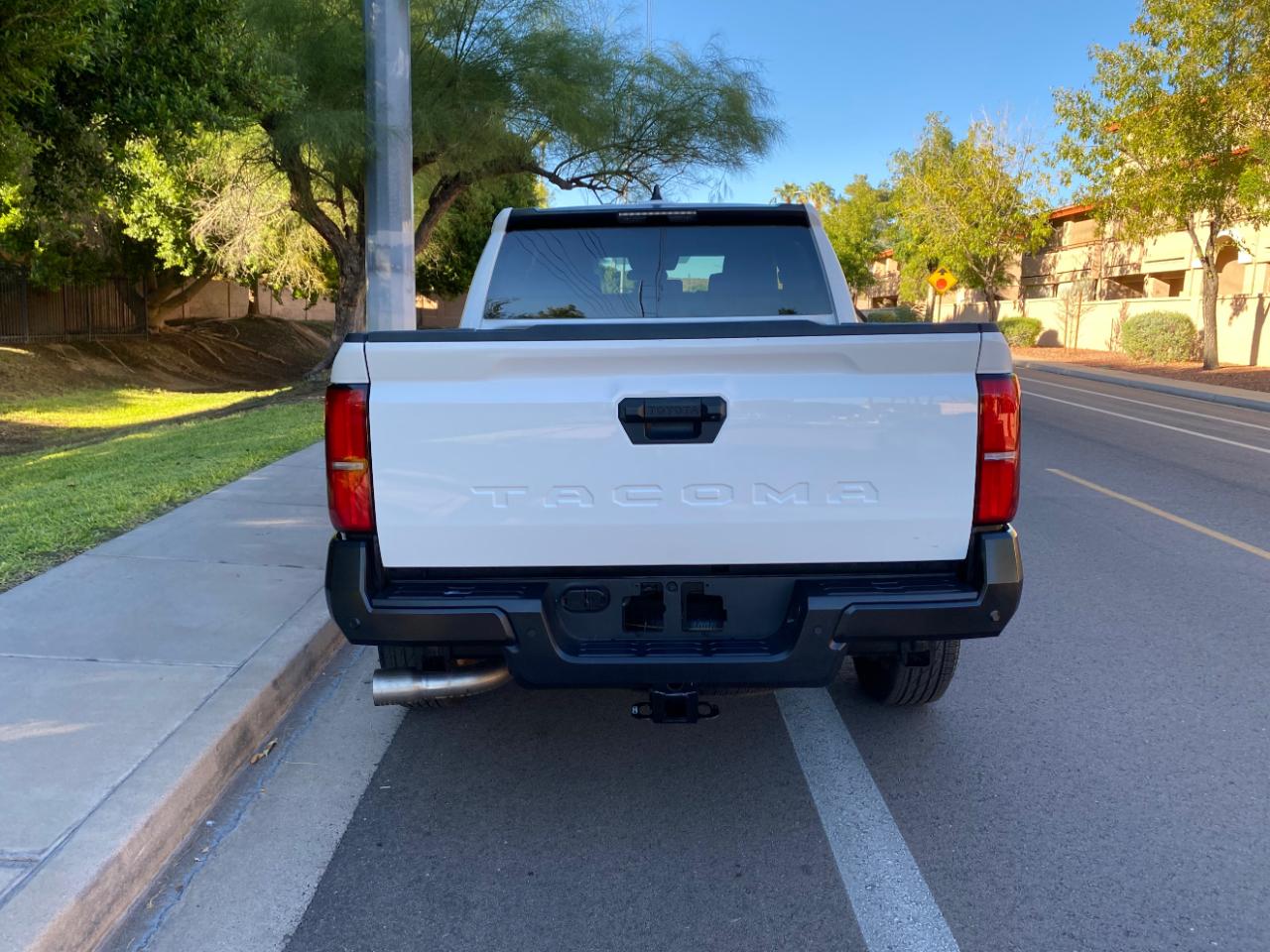 Toyota Tacoma 2WD SR Double Cab 5' Bed AT (Natl) 2025
