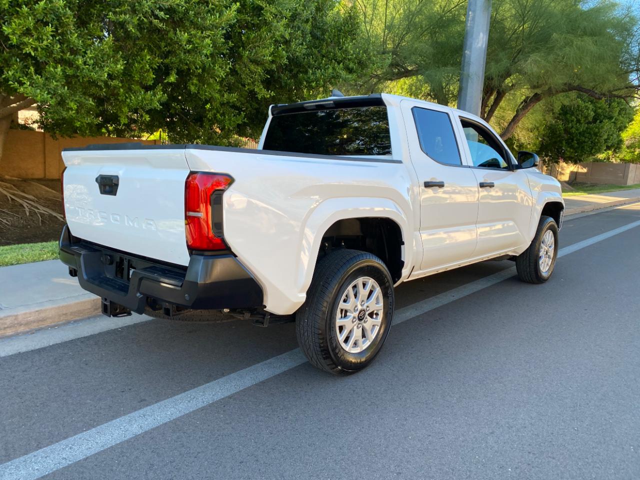 Toyota Tacoma 2WD SR Double Cab 5' Bed AT (Natl) 2025