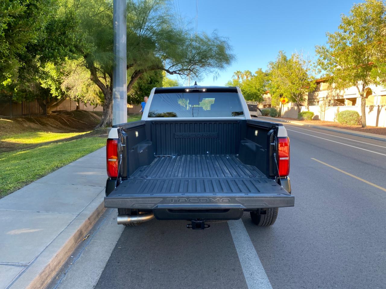 Toyota Tacoma 2WD SR Double Cab 5' Bed AT (Natl) 2025