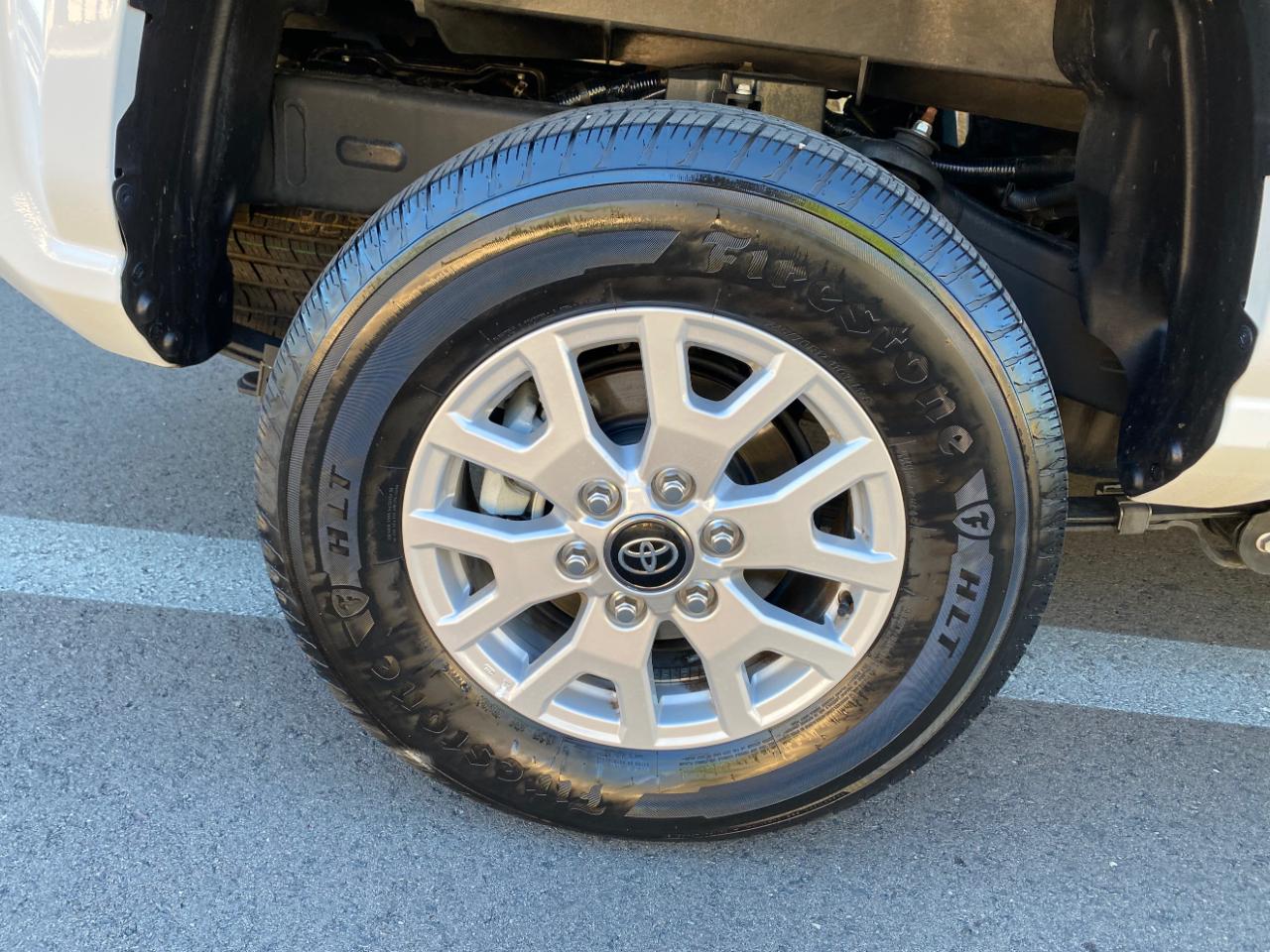 Toyota Tacoma 2WD SR Double Cab 5' Bed AT (Natl) 2025