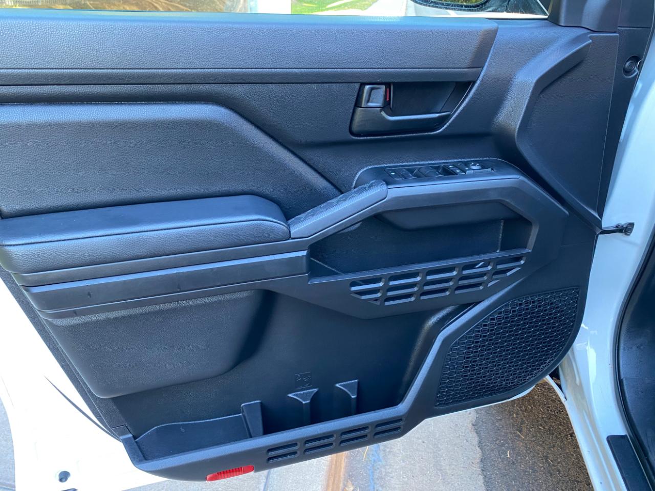 Toyota Tacoma 2WD SR Double Cab 5' Bed AT (Natl) 2025