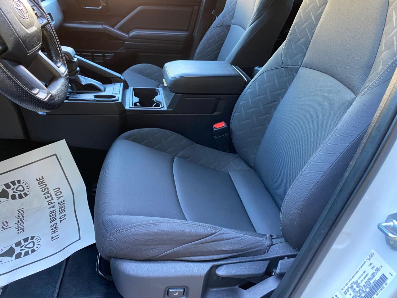 Toyota Tacoma 2WD SR Double Cab 5' Bed AT (Natl) 2025