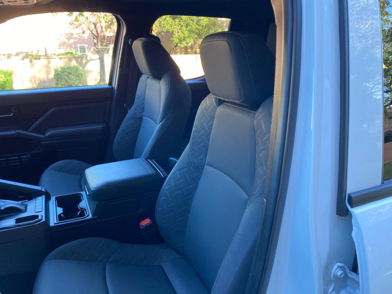 Toyota Tacoma 2WD SR Double Cab 5' Bed AT (Natl) 2025