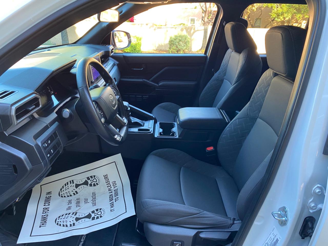 Toyota Tacoma 2WD SR Double Cab 5' Bed AT (Natl) 2025