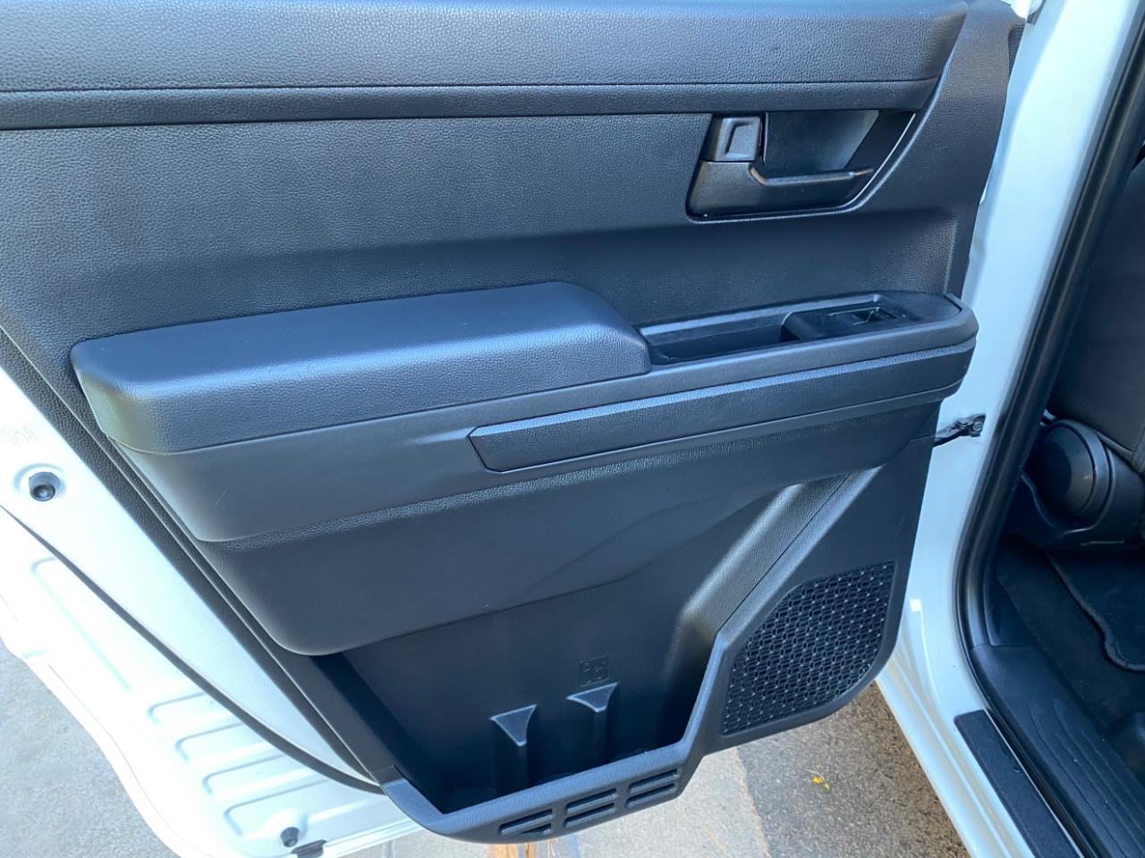 Toyota Tacoma 2WD SR Double Cab 5' Bed AT (Natl) 2025