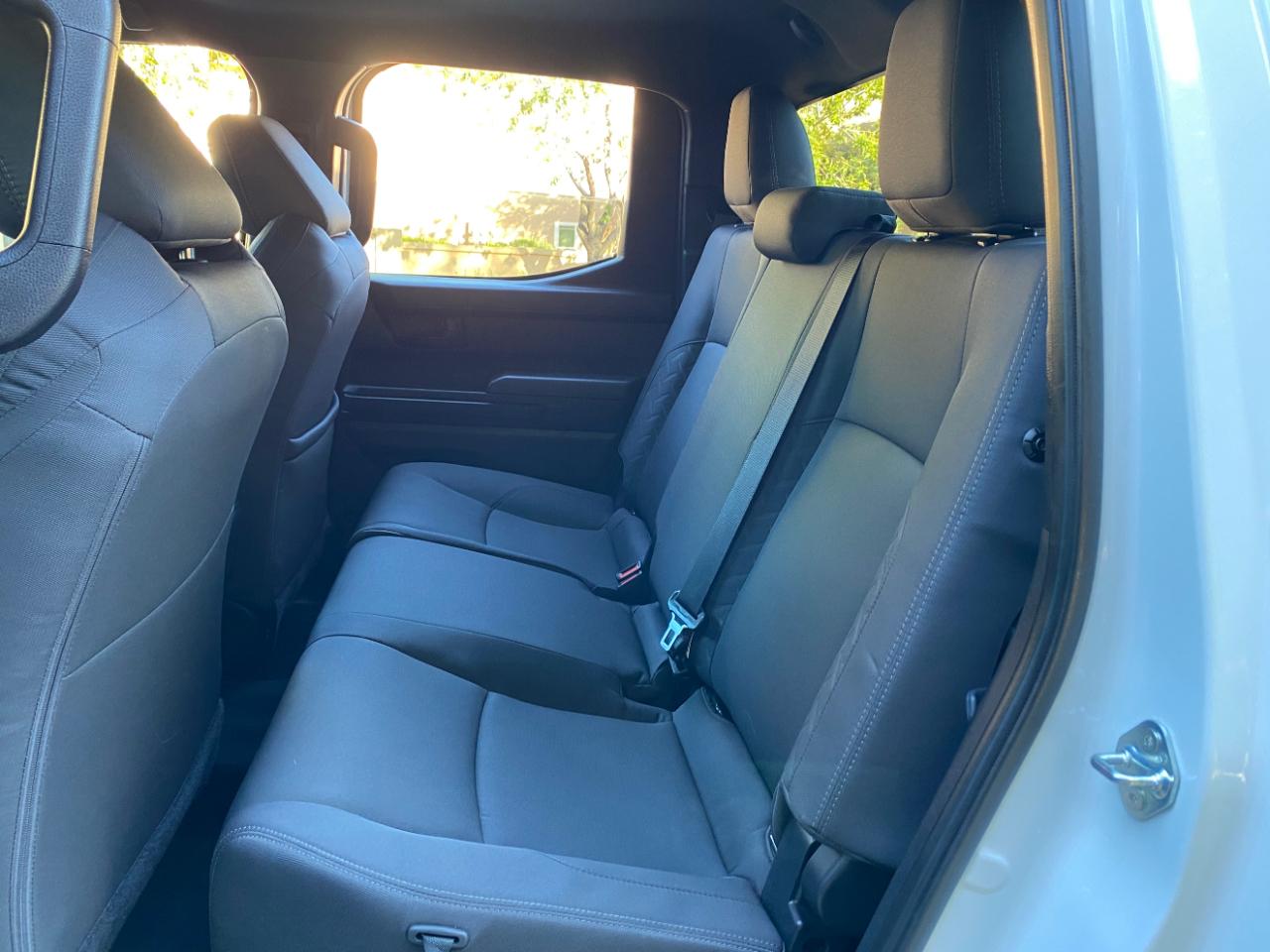 Toyota Tacoma 2WD SR Double Cab 5' Bed AT (Natl) 2025