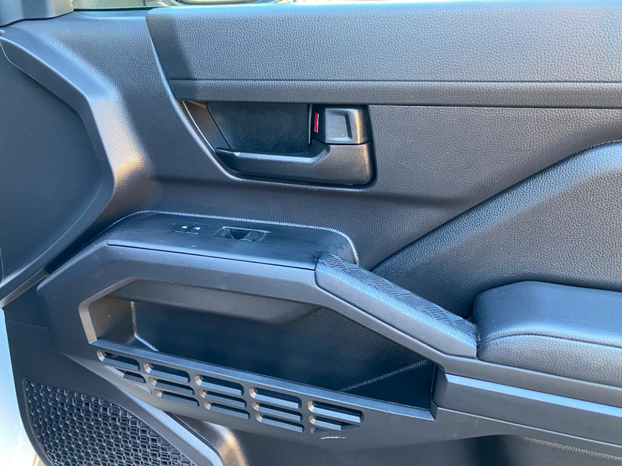 Toyota Tacoma 2WD SR Double Cab 5' Bed AT (Natl) 2025