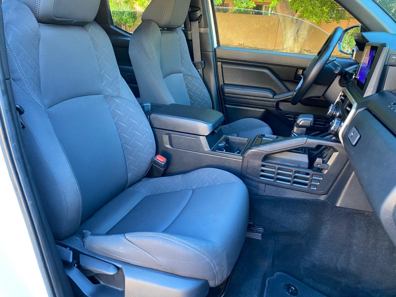 Toyota Tacoma 2WD SR Double Cab 5' Bed AT (Natl) 2025