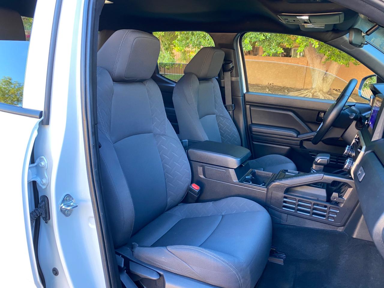 Toyota Tacoma 2WD SR Double Cab 5' Bed AT (Natl) 2025