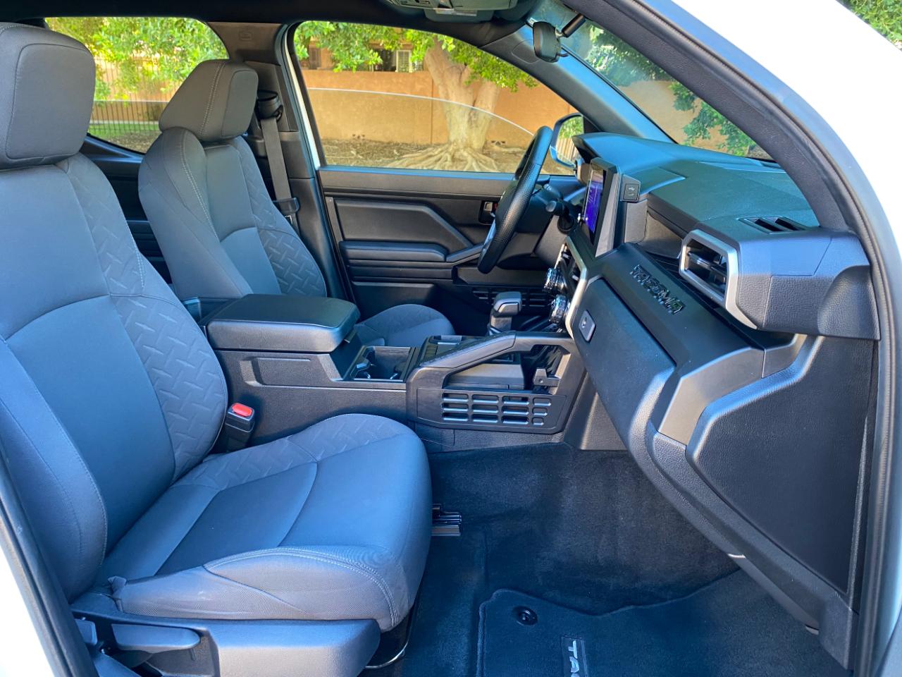 Toyota Tacoma 2WD SR Double Cab 5' Bed AT (Natl) 2025