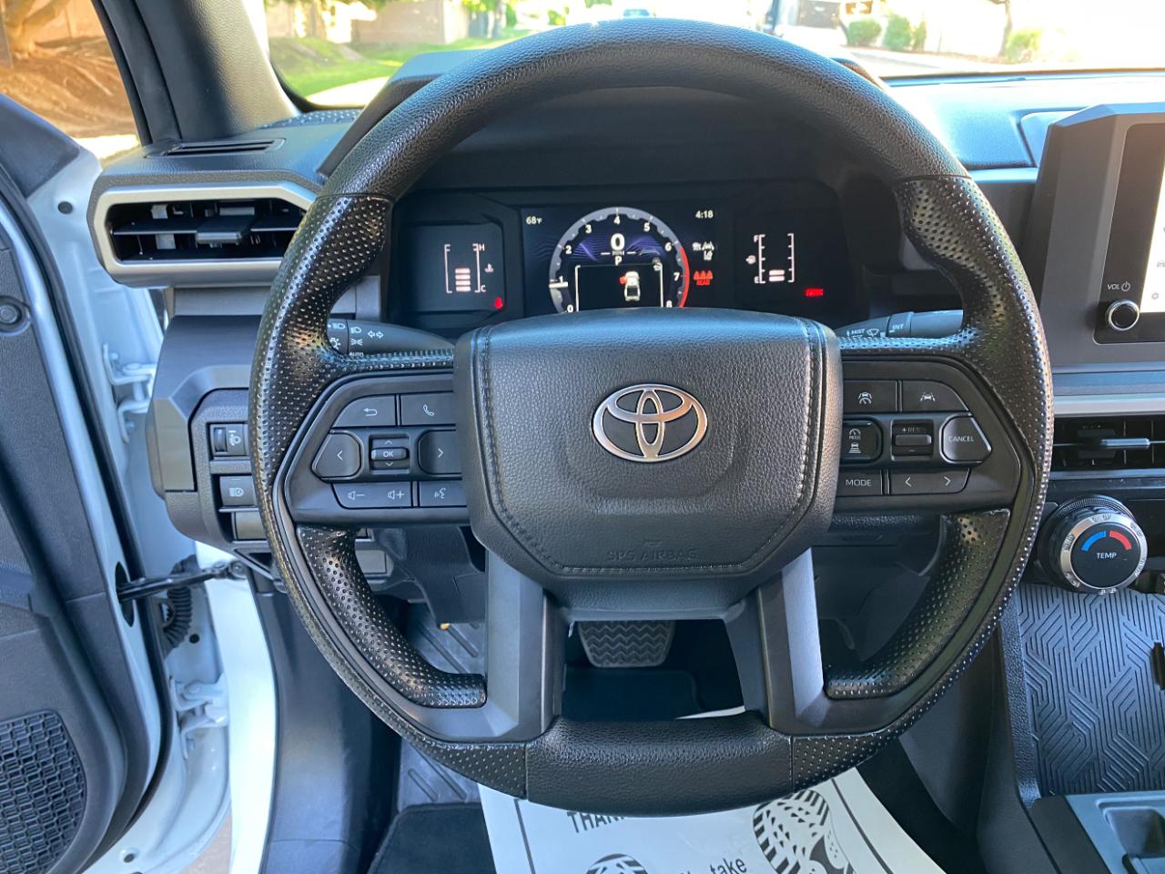 Toyota Tacoma 2WD SR Double Cab 5' Bed AT (Natl) 2025