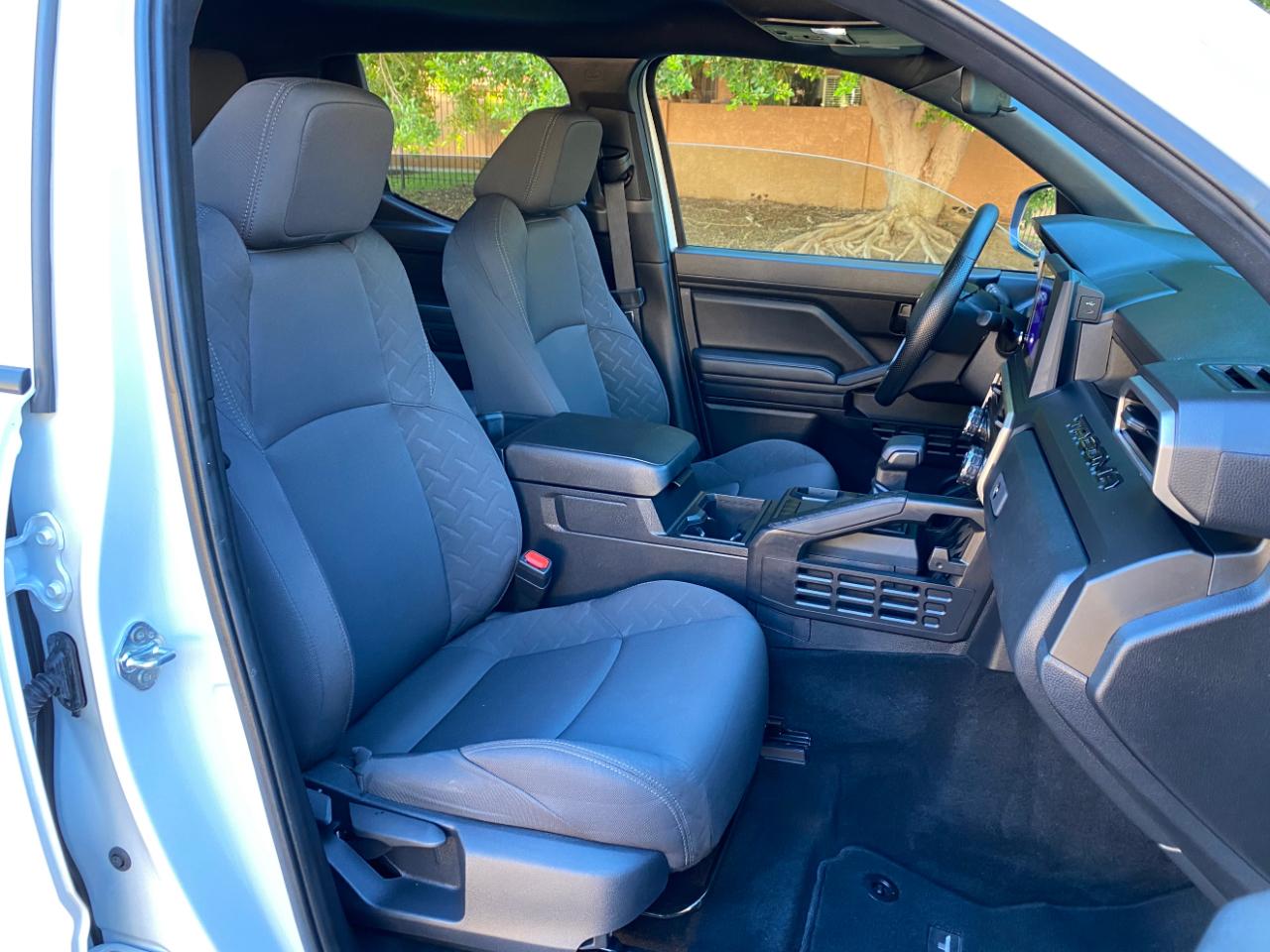 Toyota Tacoma 2WD SR Double Cab 5' Bed AT (Natl) 2025