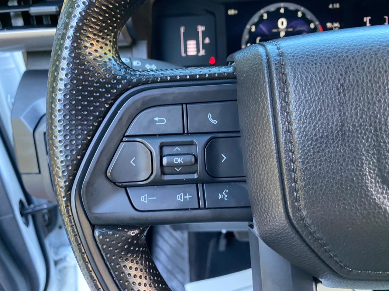 Toyota Tacoma 2WD SR Double Cab 5' Bed AT (Natl) 2025