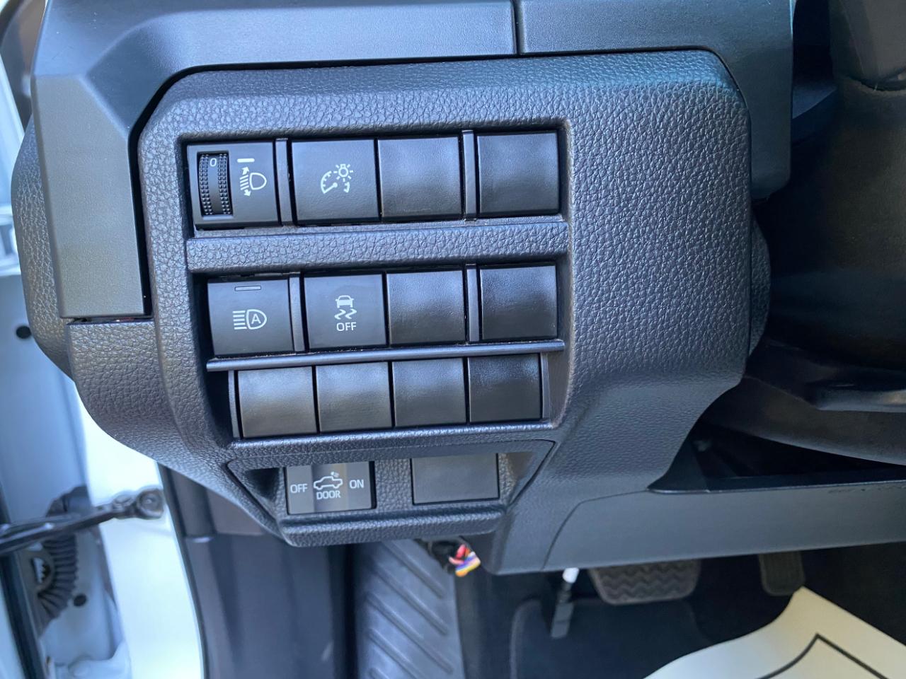 Toyota Tacoma 2WD SR Double Cab 5' Bed AT (Natl) 2025