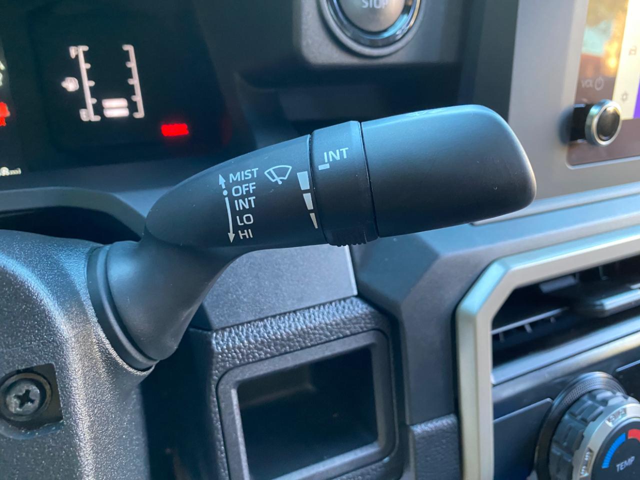 Toyota Tacoma 2WD SR Double Cab 5' Bed AT (Natl) 2025